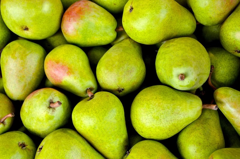 Juicy green pear